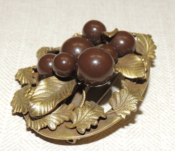 1940s Berry and Leaf Brooch - image 4