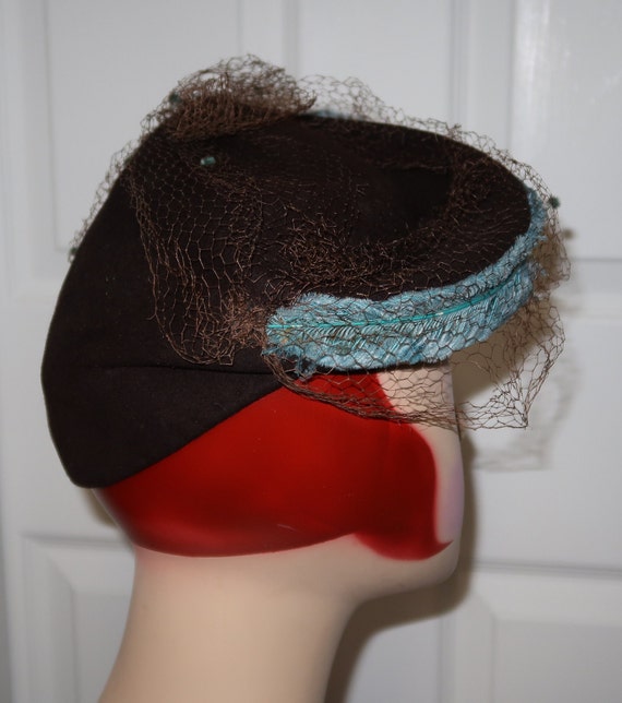 1940s Chocolate Brown Felt Hat with Aqua Blue Fea… - image 5