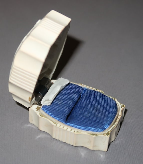 1940s Small Celluloid Ring Box - image 1