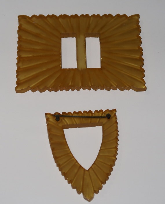 Vintage Bakelite Belt Buckle and Matching Brooch - image 4
