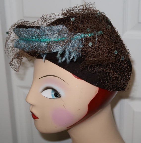 1940s Chocolate Brown Felt Hat with Aqua Blue Fea… - image 2