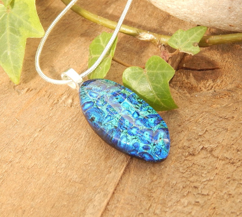 Bulle bleu et vert en verre dichroïque, bijoux en verre fusionné, ovale en verre Art élégant pendentif image 4