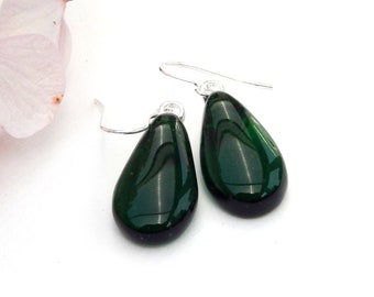 Boucles d'oreilles en verre fused vert de forêt sur 925 earwires argentés sterling, bijoux en verre fused, grandes boucles d'oreilles vertes de balancement