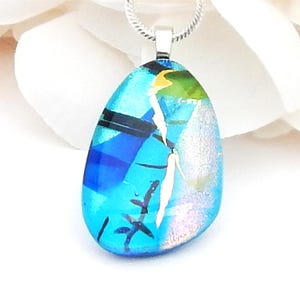 Colgante de vidrio dicroico de cobre azul, collar de vidrio fusionado, colgante de vidrio artístico de color azul turquesa vibrante