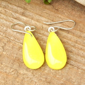 Hermosos pendientes colgantes de vidrio fundido amarillo brillante en 925 alambres de plata de ley, pendientes colgantes de gota de limón grande, pendientes de vidrio amarillo