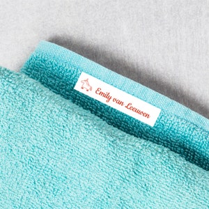Étiquettes thermocollantes avec prénoms en rouge avec motifs d'animaux pour l'école et la maternelle