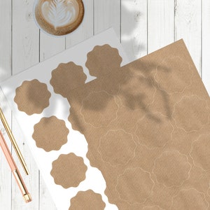 Etiquetas kraft en forma de flor 60 mm marrón