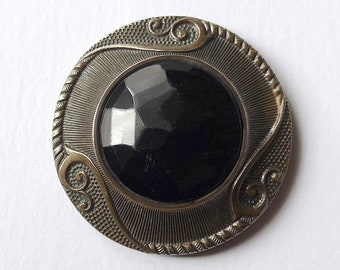 Glass centre button, Art Nouveau, antique.  Slightly convex with a central faceted black glass stone, a German button. c1890-1910.