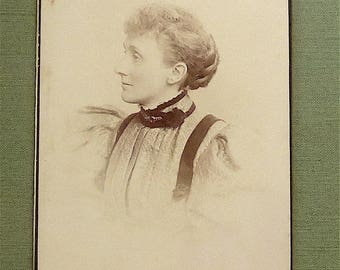 Cabinet card, antique.  Featuring a portrait of a lady, Barry, 7 & 8 Park St. Anlaby Rd. Hull. 1890&#39;s.