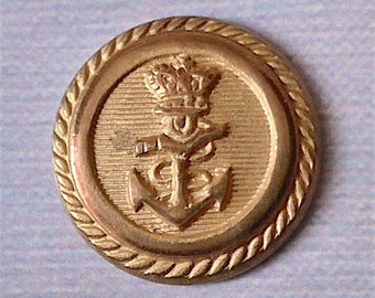 Royal Navy Master & Commander button, antique.  Also for a Lieutenant and a Midshipman, gilt, Queen Victoria, c1825-1827.