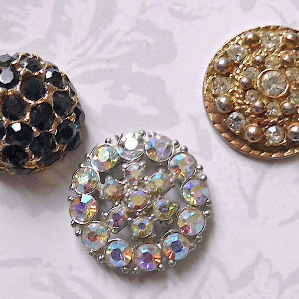 Botones Diamante, 3 diferentes, vintage.  Piedras facetadas, negras, de cristal austriaco y piedras neutras, reverso de 2 agujeros. c1970's-80's