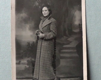 1930&#39;s sepia photograph, vintage. Featuring an elegant lady in the fashion of the period, Will. Cooper, Blackpool. c1930&#39;s. UK card.