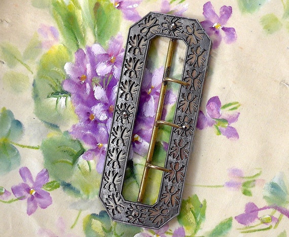 Cut steel buckle, antique. Vertical pierced metal front - 4 steels, metal backplate, a botanical design, 3 prong chape, c1860's-90's.