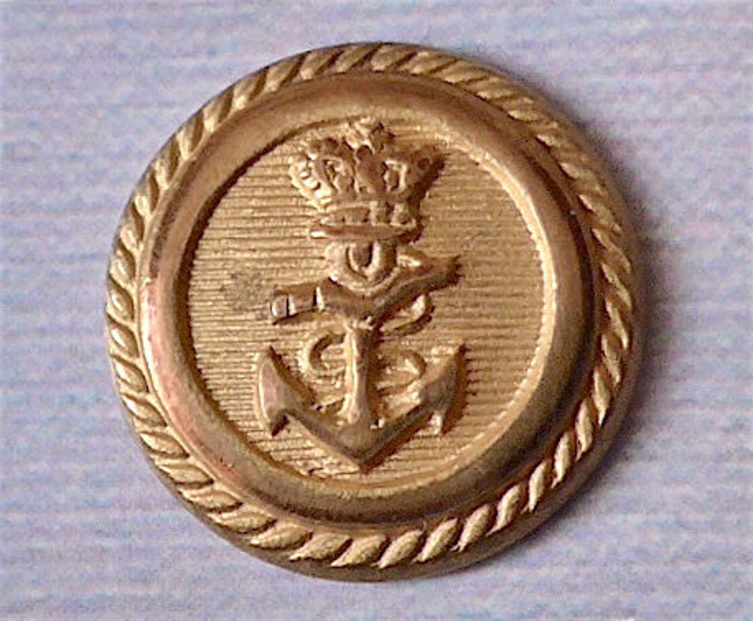 Royal Navy Master & Commander Button, Antique. Also for a Lieutenant and a  Midshipman, Gilt, Queen Victoria, C1825-1827. -  Canada