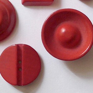 red 5 different c1930's-early 50's. Wood buttons vintage Art Deco 2 hole sew-thru's and 2 hole reverse Round & square