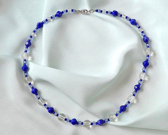Collier Vintage Années 70 - 30 Perles En Pâte De Verre Bleu - Longueur Mi-longue