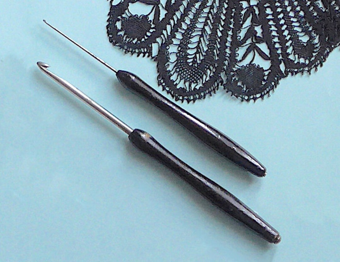 Sewingbox/workbox Tools, 2 Tatting Hooks, Antique. Tatting Hooks in 2