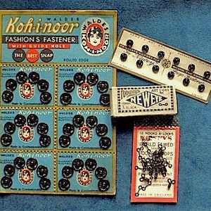 Die Newey & Ko-i-Noor Werbekarten mit Inhalt, Jahrgang.  Drücken Sie auf Nieten, Haken und Ösen - Feld der Augen.  c1920-1953.