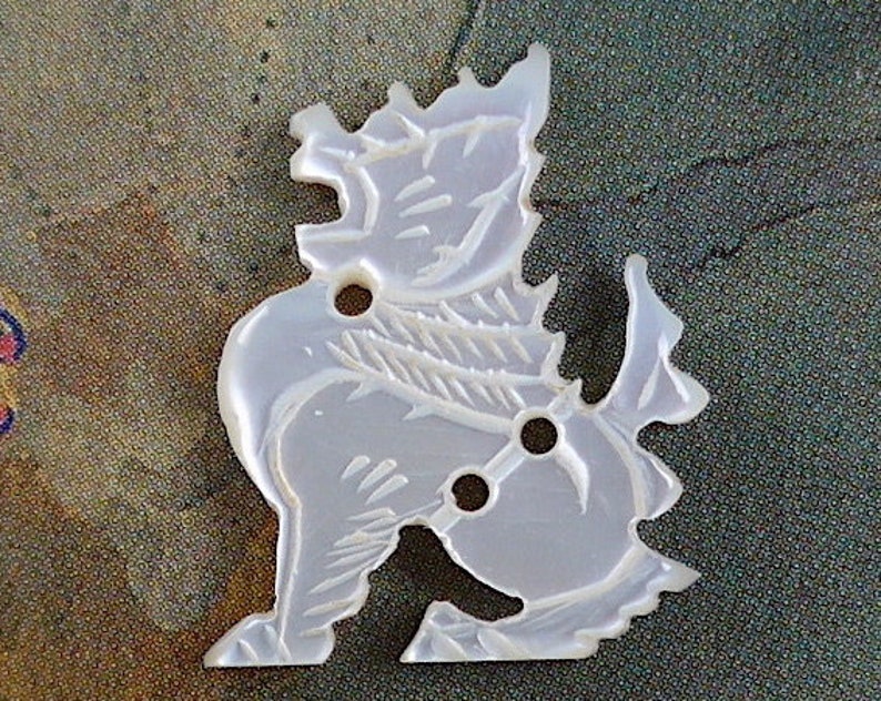 Guardian Lion button c early 20th Oriental Foo dog 2 hole sew-thru century thereabouts antiquevintage cut pearl Realistic cut pearl