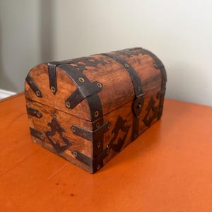 Tobacco Chest