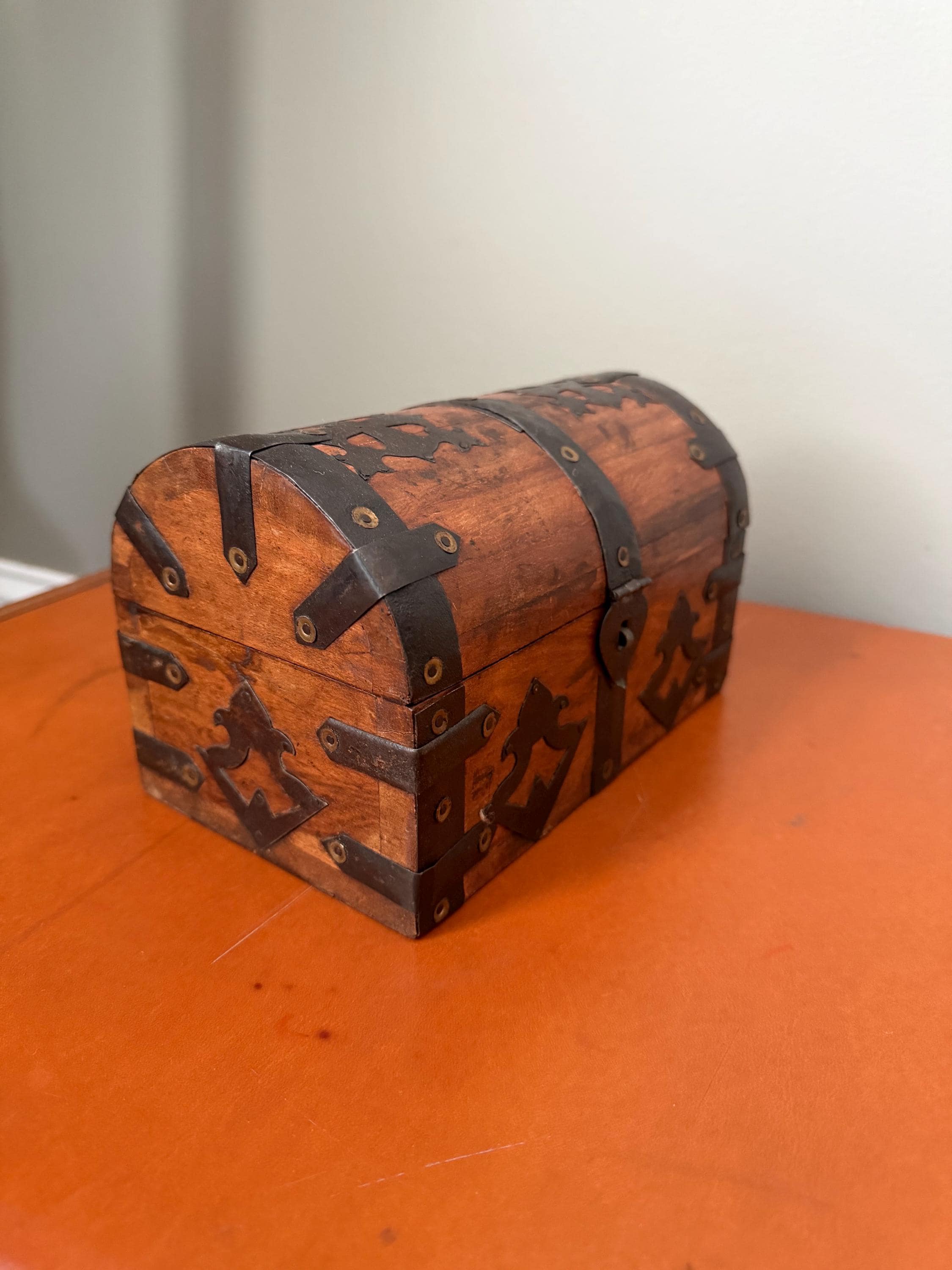 Tobacco Chest