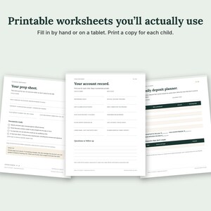 Pode incluir: Tr&ecirc;s folhas de trabalho imprim&iacute;veis com texto verde escuro em papel branco. As p&aacute;ginas s&atilde;o intituladas Your prep sheet, Your account record e Family deposit planner. Cada documento cont&eacute;m campos estruturados, caixas e linhas.