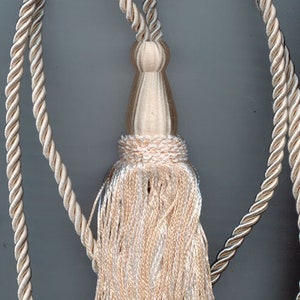 ivory cream tieback 32&quot; cord spread 8&quot; tassel
