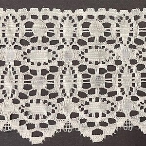 2&1/2&quot; Ivory Lace Fabric Trim 25 Yards