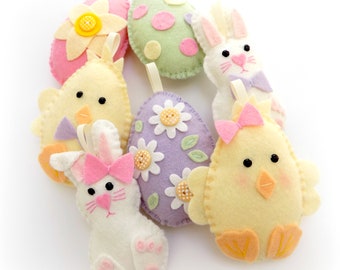 Sew your own felt Easter garland kit. Felt garland. Easter decorations. Sewing kit. Easter sewing kit. DIY craft.