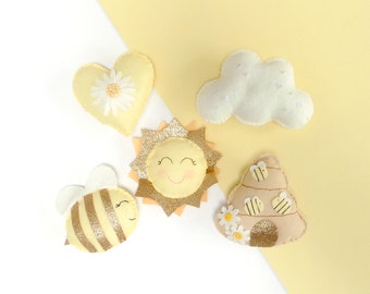 Sunshine and bees felt garland sewing kit. Templates and instructions to make a felt garland. Craft kit.