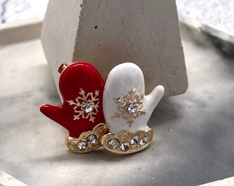 Vintage Christmas Mittens Brooch