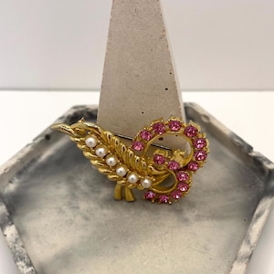 Vintage Pink Rhinestone and Faux Pearl Brooch