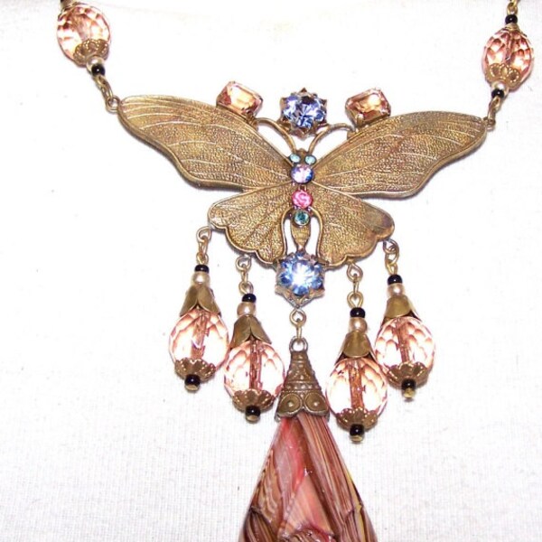 Vintage unieke art nouveau Gablonz Tsjechische roos en roze gesneden glazen vlinder rijnsteen ketting