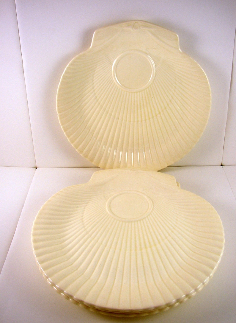 Vintage Wedgewood Nautilus Etruria /& Barlaston Luncheon Snack Plate Shell Shaped Set of 6Cream color
