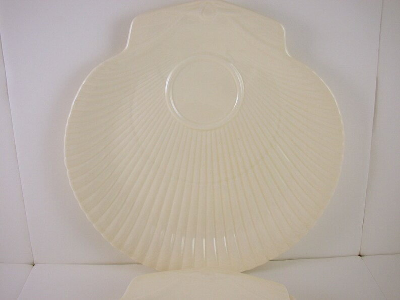 Vintage Wedgewood Nautilus Etruria /& Barlaston Luncheon Snack Plate Shell Shaped Set of 6Cream color
