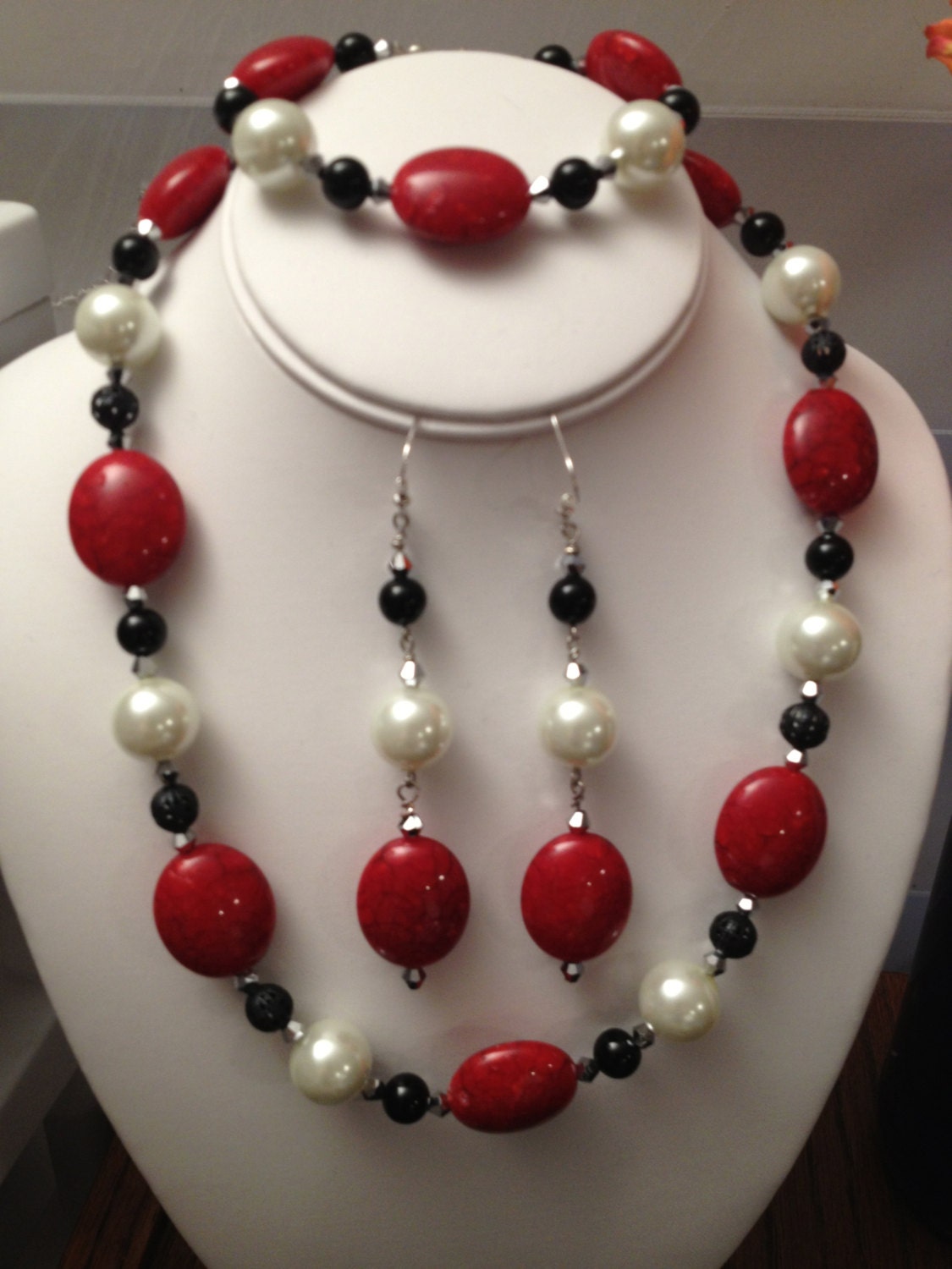 Red Pearl and Black Onyx Necklace Bracelet and Earrings