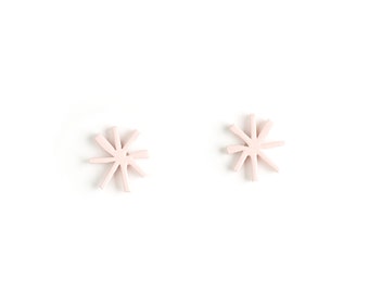 Boucle d'Oreille ANDROMEDE - rose pastel • mignon • cadeau • noel • pastel • feuille • minimaliste •