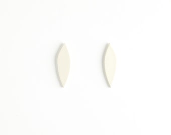 Boucle d'Oreille LEAF - ivoire • mignon • cadeau • noel • pastel • feuille • minimaliste •