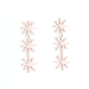 Boucles d'Oreilles COSMOS rose pastel grosses boucles d'oreilles minimaliste été fleur boucle oreille mariage Matisse image 1