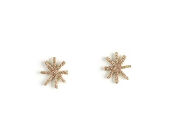 Boucle d'Oreille ANDROMEDE - or • mignon • cadeau • noel • pastel • feuille • minimaliste •