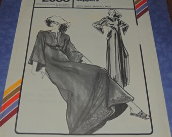 Uncut S-M-L Caftan with Slippers, Stretch and Sew 2035 Pattern