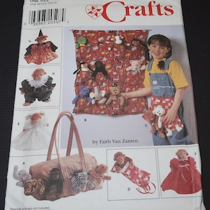 Uncut Simplicity Craft 7695 Tote Organizers, Apron, Sleeping Bag and clothing for 9 inch bean bag Animals Pattern