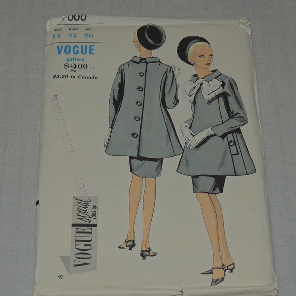 1967 Factory Folded VOGUE 7000 Back Button Suit Pattern, Size 14, Bust 34-Hip 36