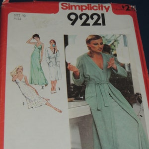 Uncut 10 Front Wrap Robe and Nightgown Pattern, Simplicity 9221