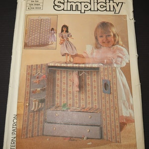 Uncut Simplicity 6969 Portable Closet for Dolls Wardrobe and Accessory Pattern