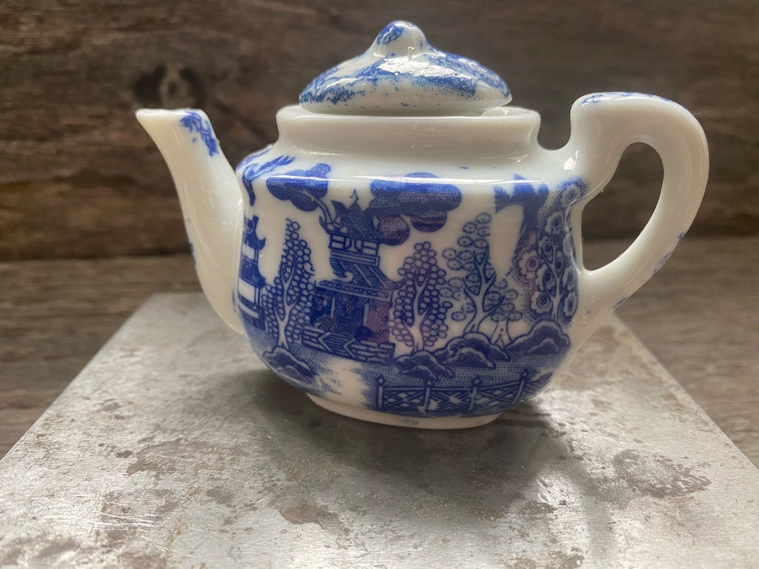 Vintage China Toy Teapot, Willow Pattern China Teapot, Childrens Toy