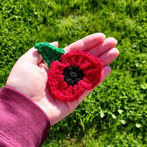 Charity Poppy Pin for Rememberance Day, Crochet Poppy Brooch, Poppy Badge, Remembrance Poppy, Flower Gift, Red Poppy Flower, Poppy Appeal