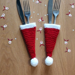Cubiertos de gorro navideño de crochet: vajilla festiva