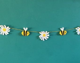 Daisy and Bee Garland, Summer Garland, Crochet Daisy Chain, Crochet Bumblebee, Bee Gift for Her, Daisy Gift, Bee Bunting, Daisy Bunting