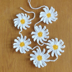 Crochet Daisy Garland, Daisy Bunting Nursery, Flower Bunting Garland, Daisy Gifts, Artificial Flowers, Garland Flower, Summer Garland